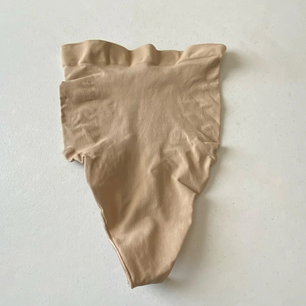 NEW SKIMS Seamless Sculpt High-Waisted Thong Clay Size L - Picture 7 of 8